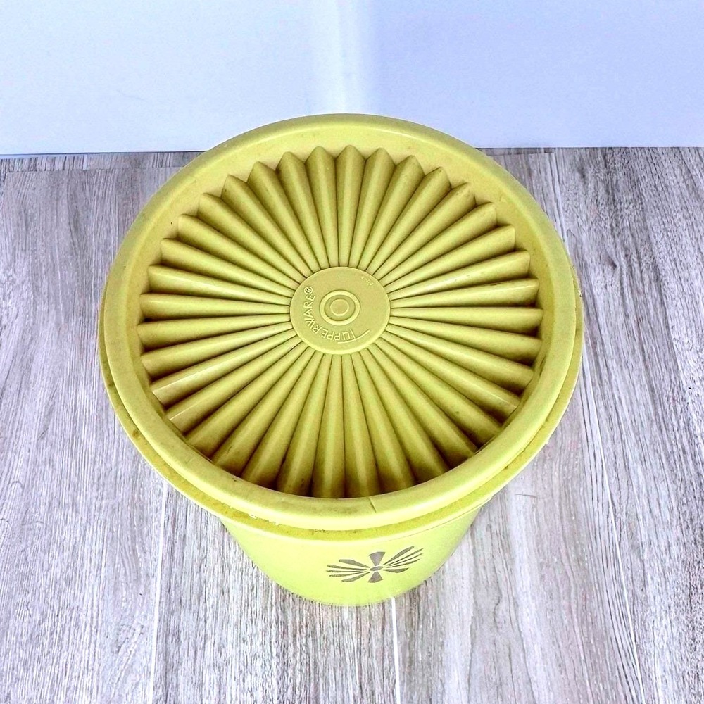 Vintage Tupperware Yellow Servalier Canister Starburst Lid Daisy Retro Kitchen - Picture 2 of 8